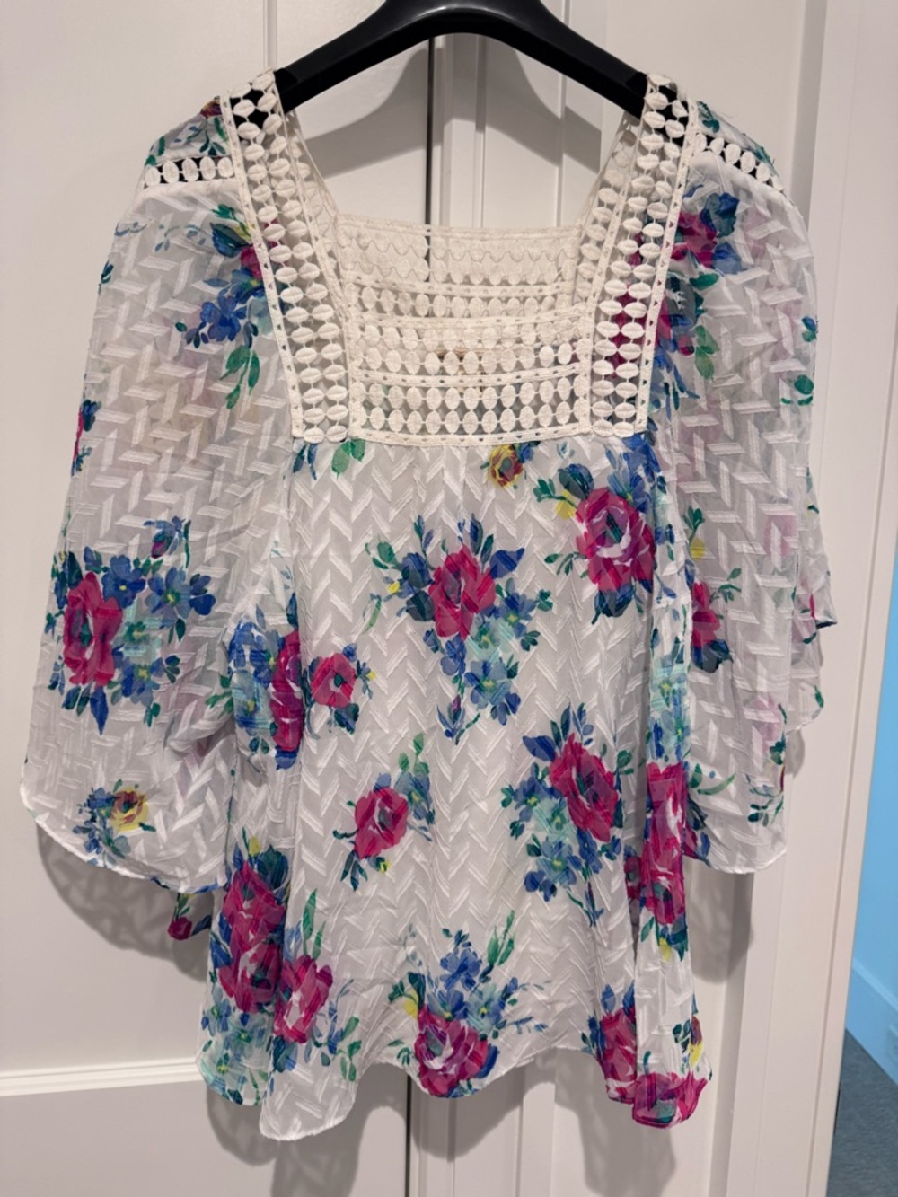 Meadow Rue White Floral Crochet-Trim Peasant Blouse. Size 8